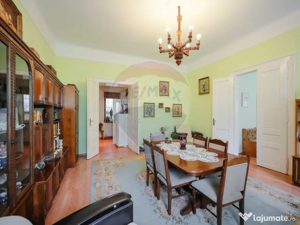 Casă cu 7 camere de vânzare în zona Ultracentrală 