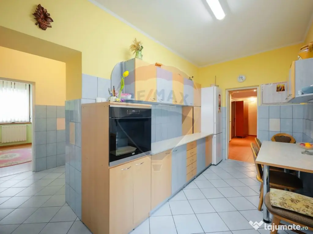 Casă cu 7 camere de vânzare în zona Ultracentrală 