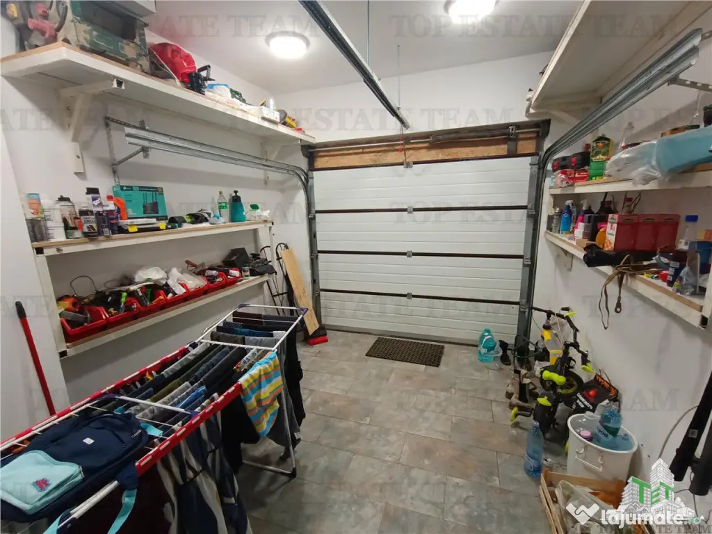 Vila moderna insiruita cu etaj, mansarda si garaj in Magure 