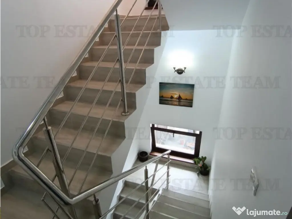 Vila moderna insiruita cu etaj, mansarda si garaj in Magure 