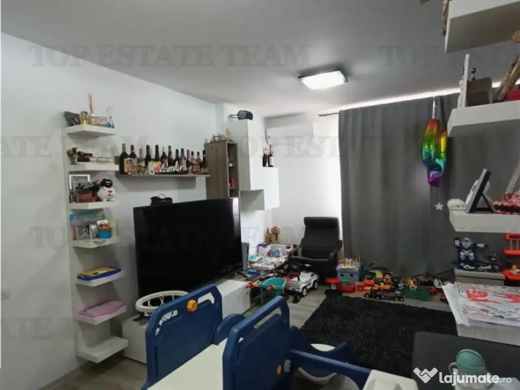 Vila moderna insiruita cu etaj, mansarda si garaj in Magure 