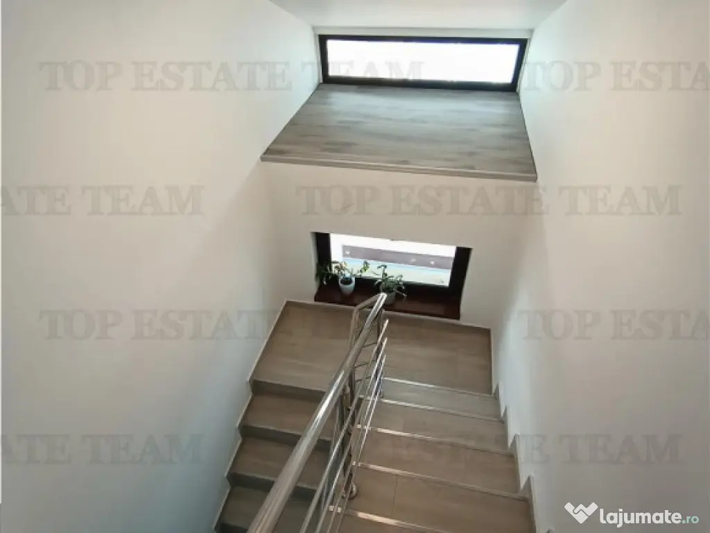 Vila moderna insiruita cu etaj, mansarda si garaj in Magure 