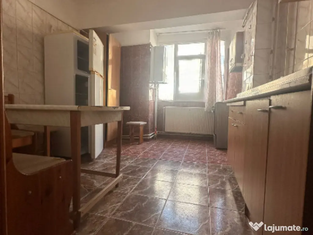 Apartament 1 camere decomandat, zona Buzaului, etaj 3. 