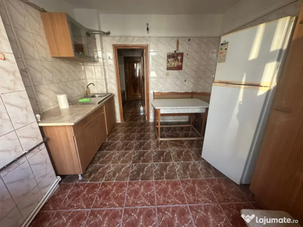 Apartament 1 camere decomandat, zona Buzaului, etaj 3. 