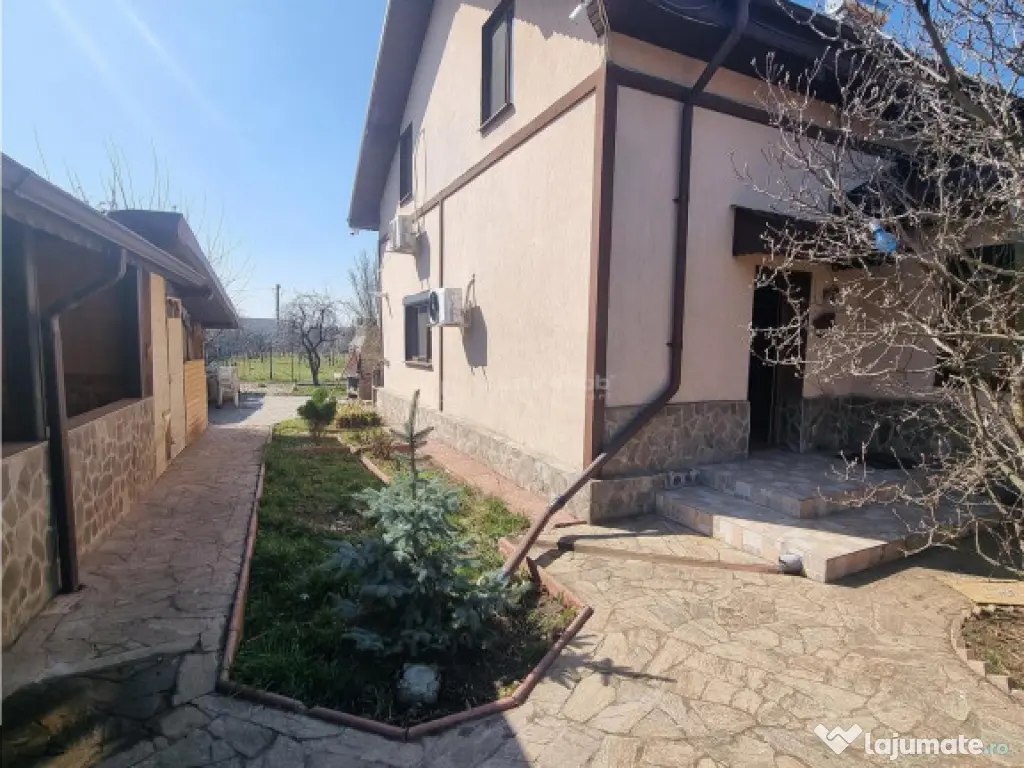 Casa-vila si teren in Nanov