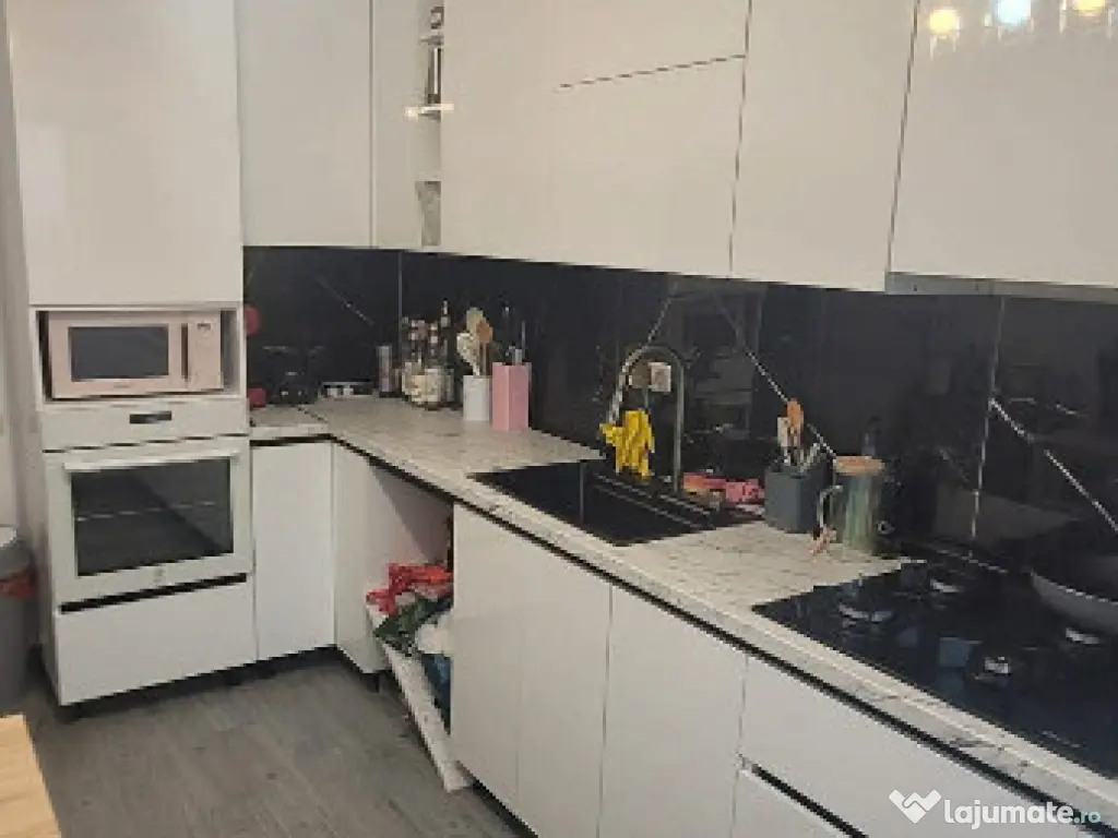 Apartament de 3 camere zona TRACTORUL,complex Vivamus 