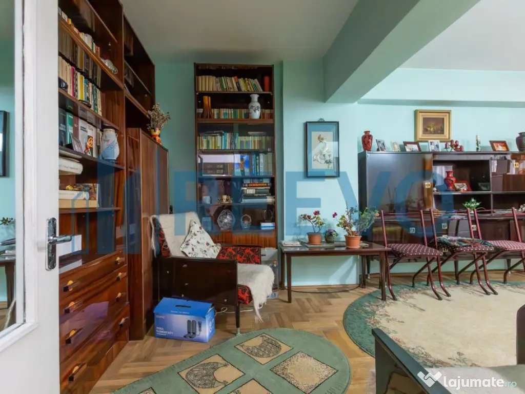 Apartament 4 camere, et. 1, str. 9 Mai, Bacău