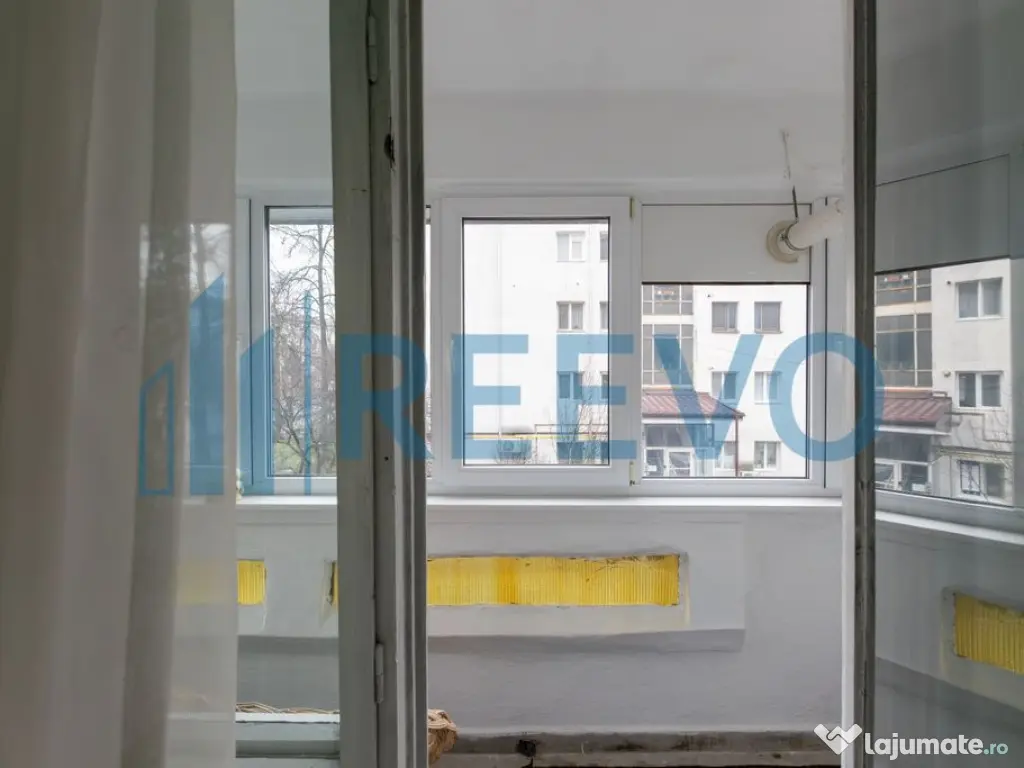 Apartament 4 camere, et. 1, str. 9 Mai, Bacău