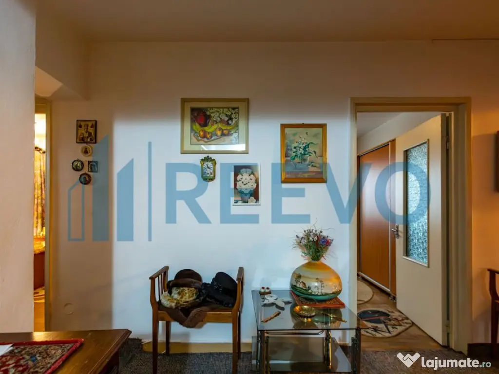 Apartament 4 camere, et. 1, str. 9 Mai, Bacău