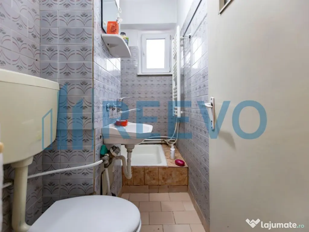 Apartament 4 camere, et. 1, str. 9 Mai, Bacău