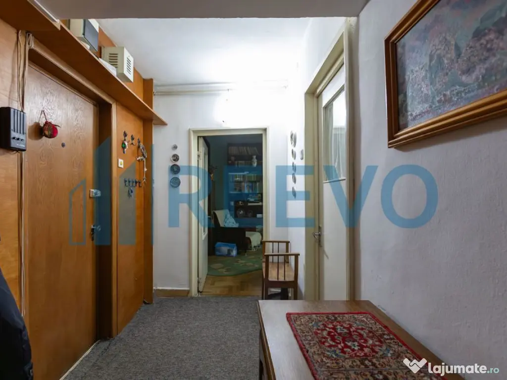 Apartament 4 camere, et. 1, str. 9 Mai, Bacău