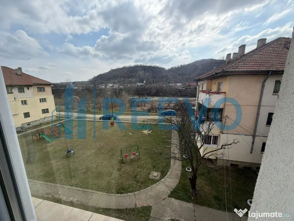 Apartament 3 camere decomandat, Târgu Ocna 