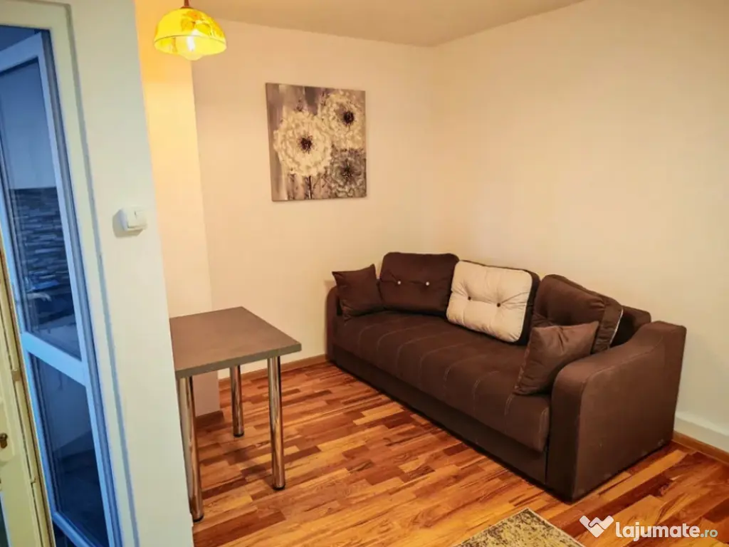 Garsoniera decomandata - zona Astra