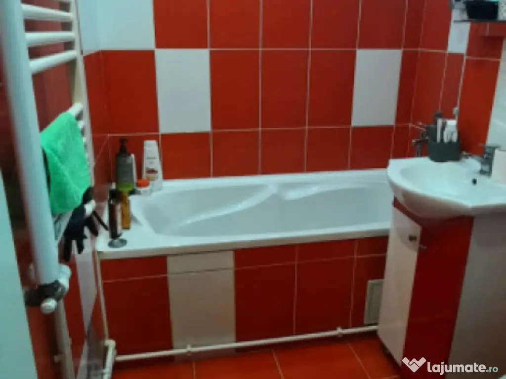 ETAJ 1. Garsoniera , zona Hipodrom-Pietatii.