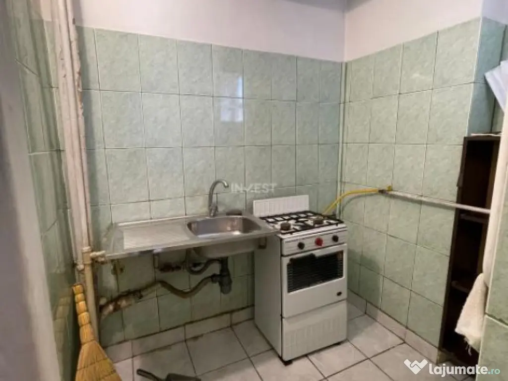 Garsoniera de vanzare, ETaj 3, zona Alexandru cel Bun - Rond 