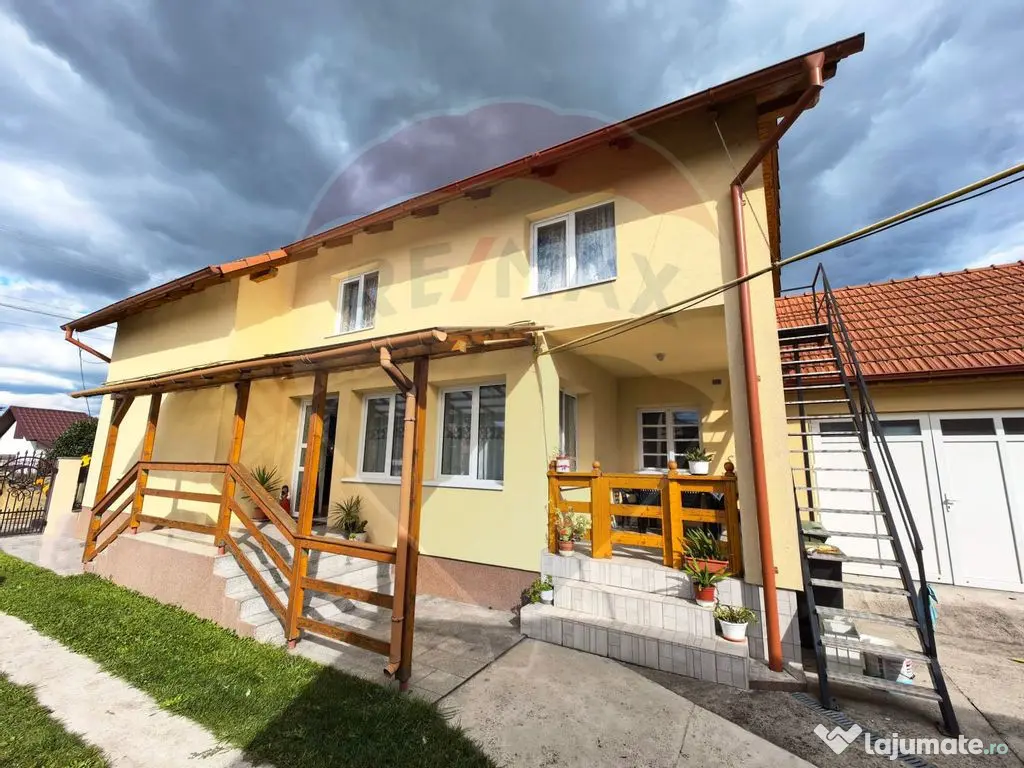 Casă spațioasă cu garaje în Seini | De Vanzare |