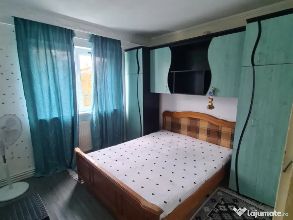 pf vând apartament două camere semidecomandate 