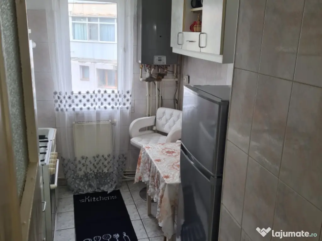pf vând apartament două camere semidecomandate 