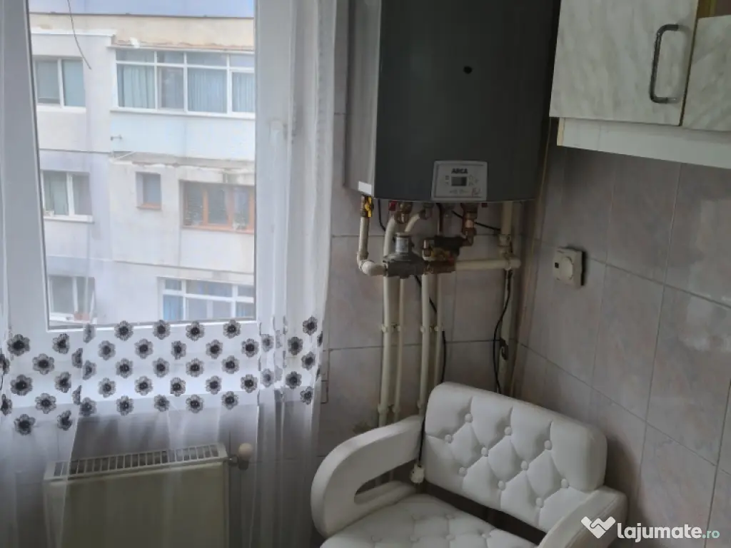 pf vând apartament două camere semidecomandate 