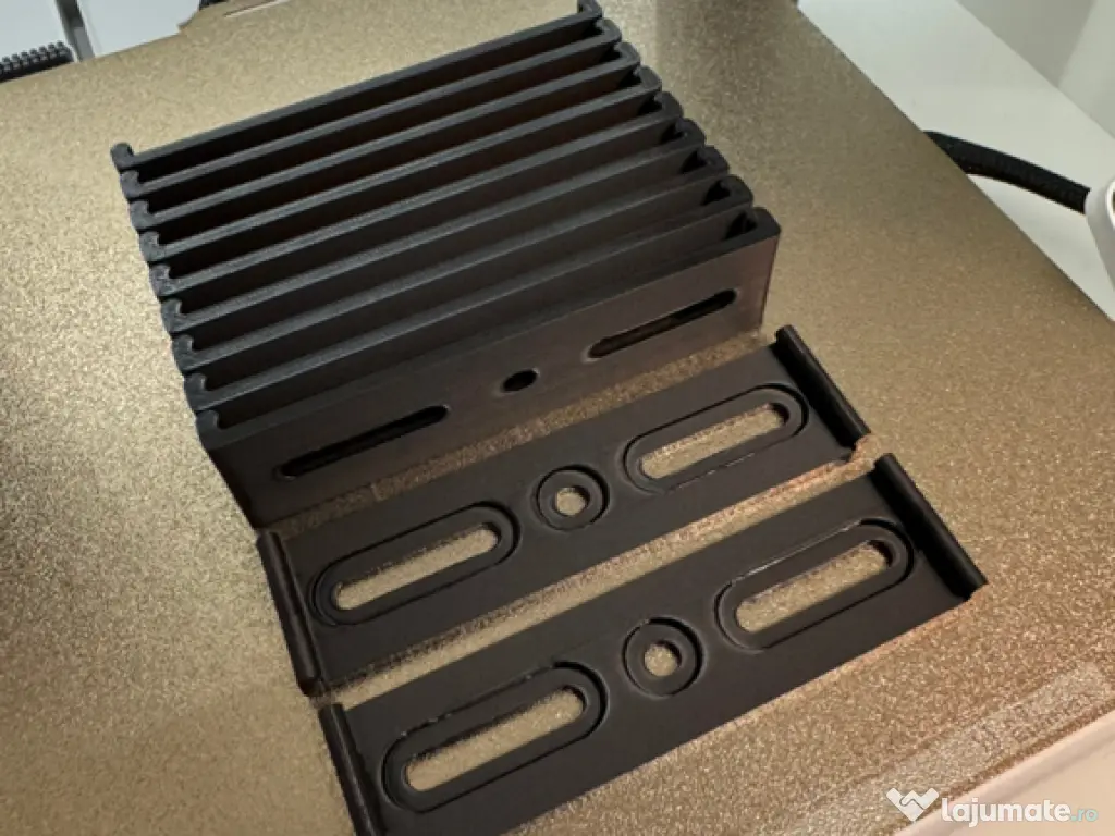 Suporti numar de inmatriculare magnetici sau cu surub 