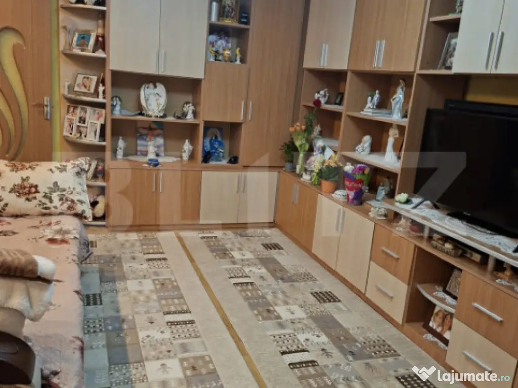 Apartament 3 camere, decomandat, 69 mp, etaj 3, Obcini 