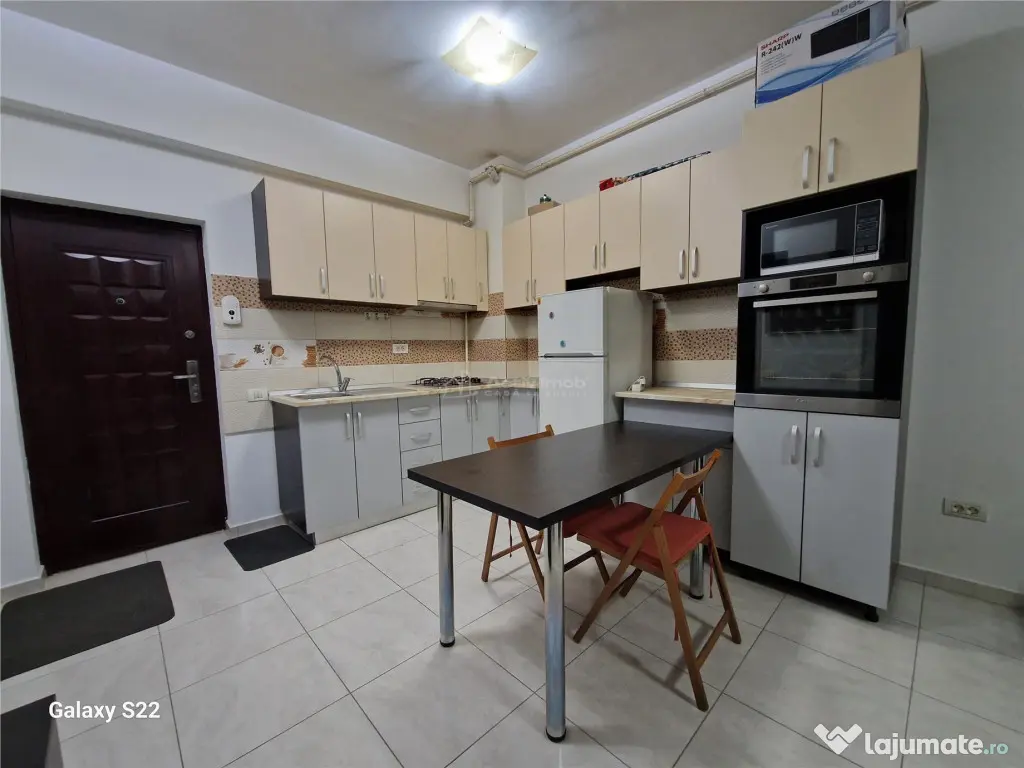 2 cam Militari Residence, str. Rezervelor- Cafe Roz 