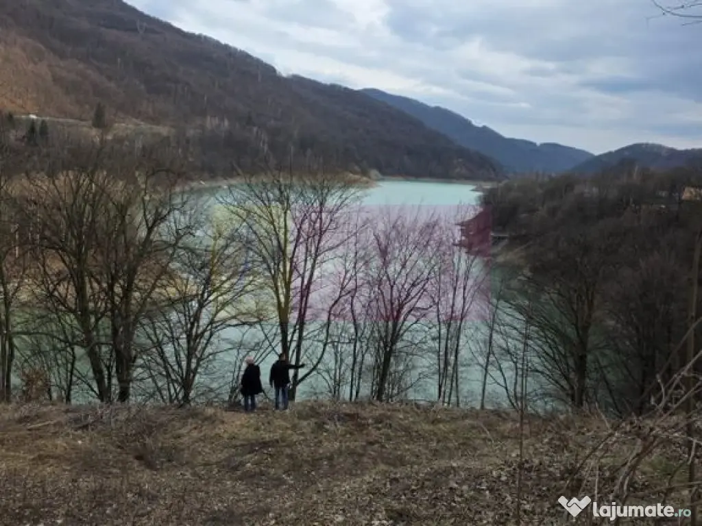 Teren cu deschidere la lac – Valea Doftanei, Prahova 