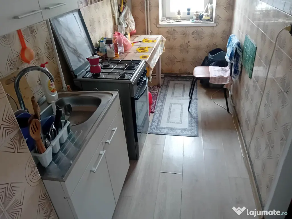 Apartament 4 Camere B-dul. Dacia etaj 9 lift 65mp renovat centrala termopan 