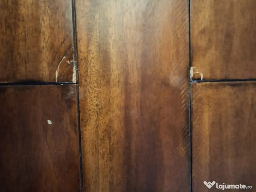 Insulă de bucătărie din lemn masiv – aspect rustic elegant 