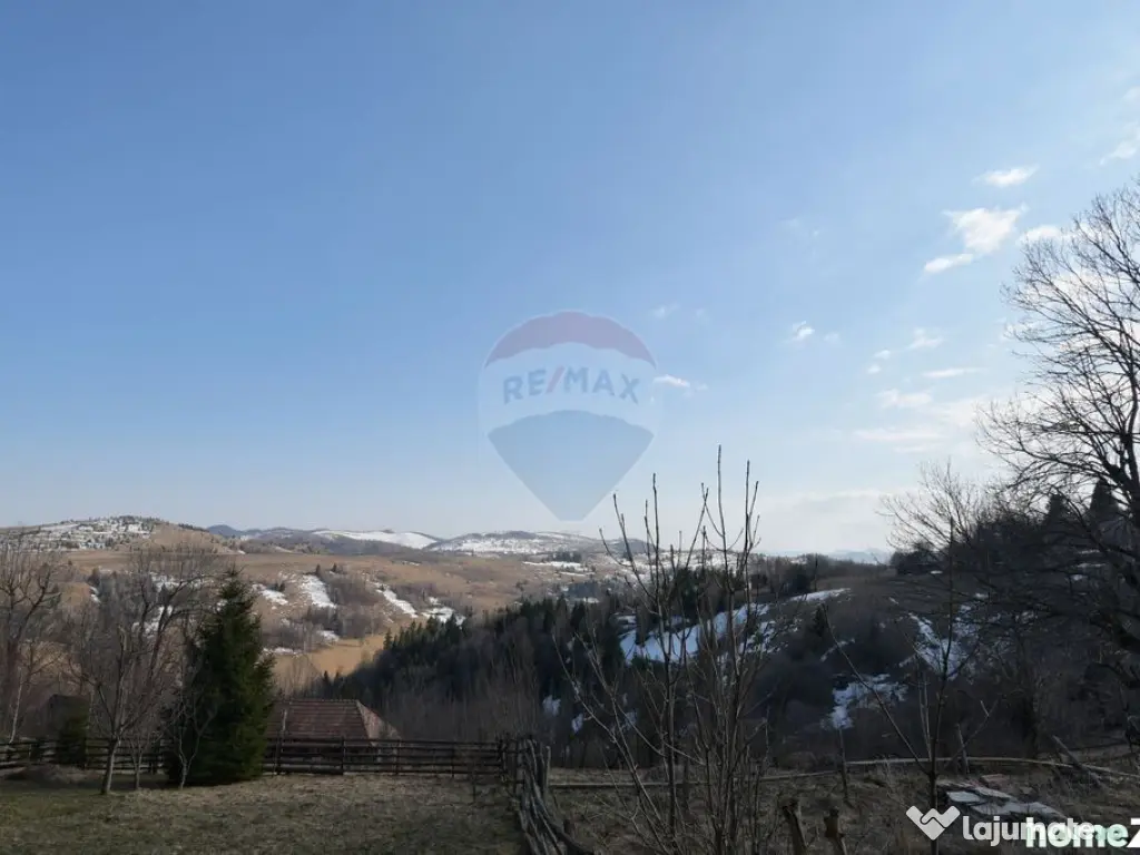 Vanzare Cabana cu 6 camere Muntele Baisorii 