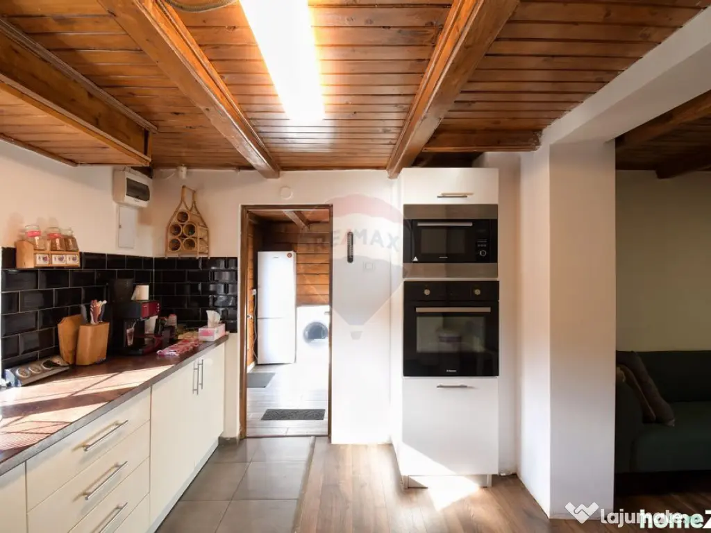 Vanzare Cabana cu 6 camere Muntele Baisorii 