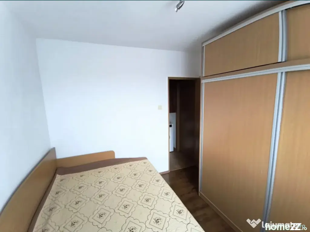 Apartament 2 camere, semidecomandat - zona Tractorul 