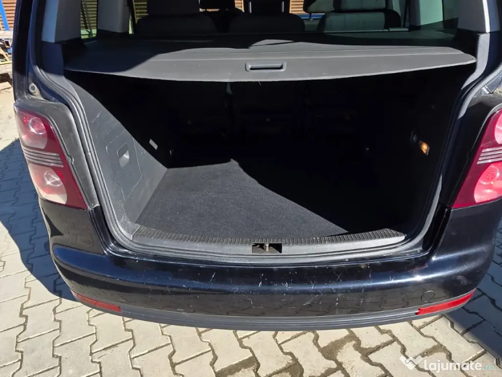 Volkswagen Touran  An 2009   Break   Diesel   293.000 km   1900 cmc 