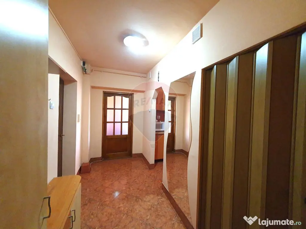 Inchiriez apartament 2 camere Vlaicu, decomandat, etaj 2,... 