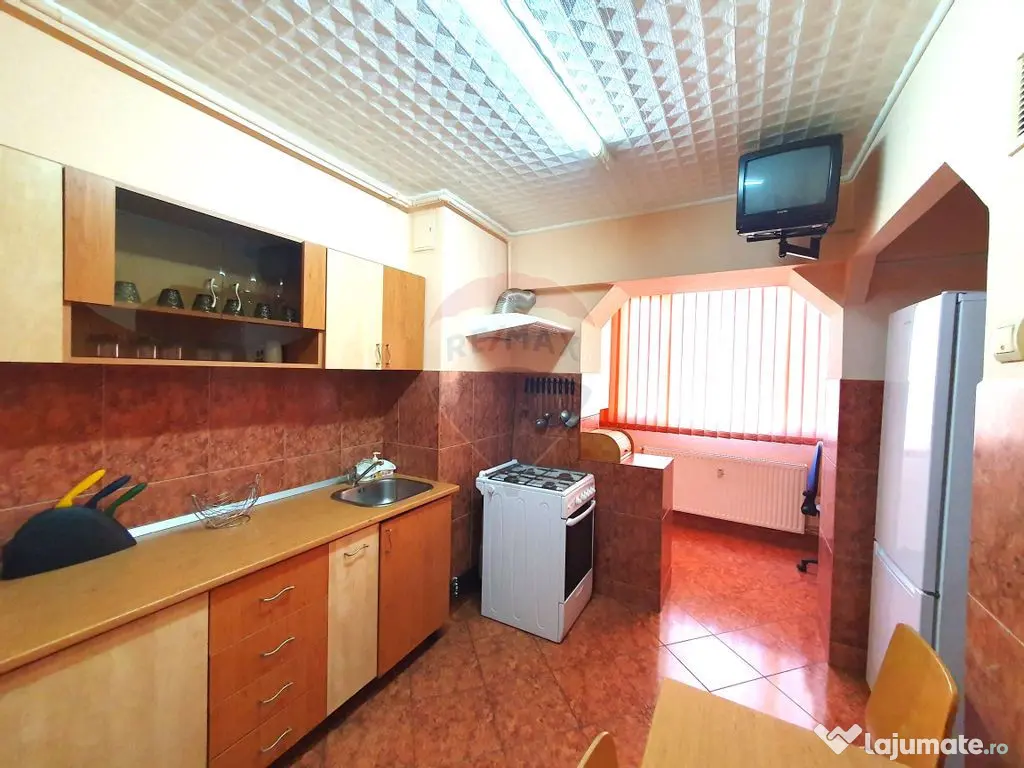 Inchiriez apartament 2 camere Vlaicu, decomandat, etaj 2,... 