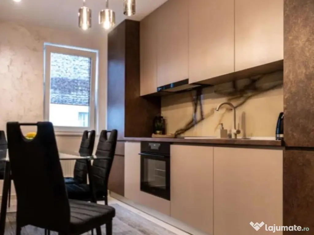 Apartament 2 camere LUX, vedere Coresi Mall 