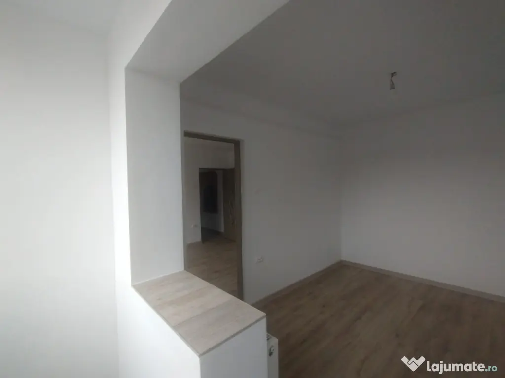 Proprietar, vând apartament 2 camere în bloc reabilitat termic 