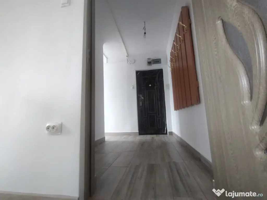 Proprietar, vând apartament 2 camere în bloc reabilitat termic 