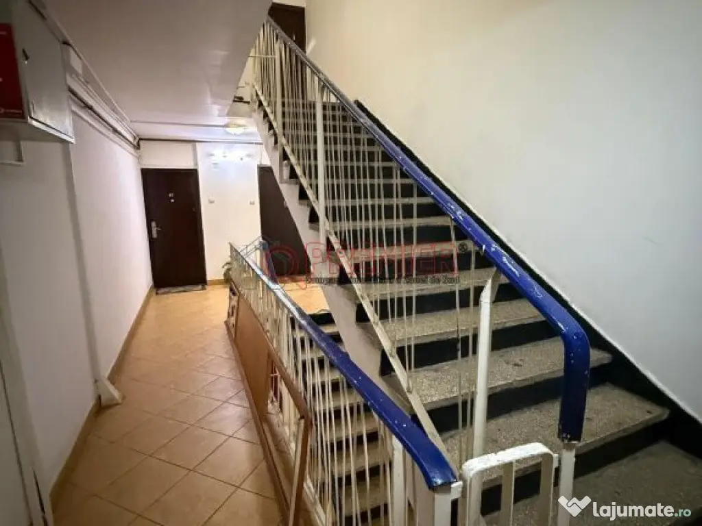 Apartament 3 camere metrou Apărătorii Patriei 
