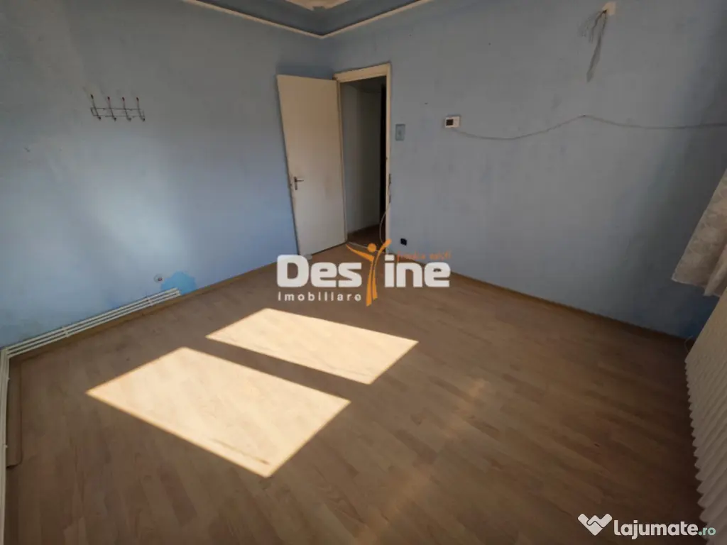 APARTAMENT 2 CAMERE, DECOMANDAT, MIRCEA CEL BATRAN, 69.990 