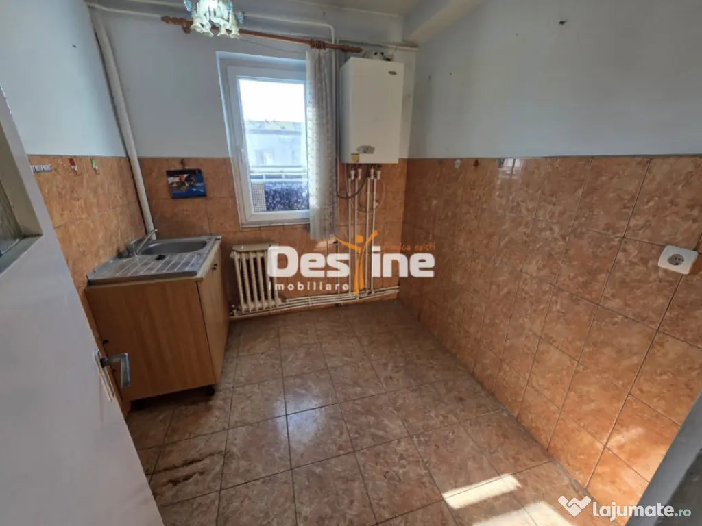 APARTAMENT 2 CAMERE, DECOMANDAT, MIRCEA CEL BATRAN, 69.990 
