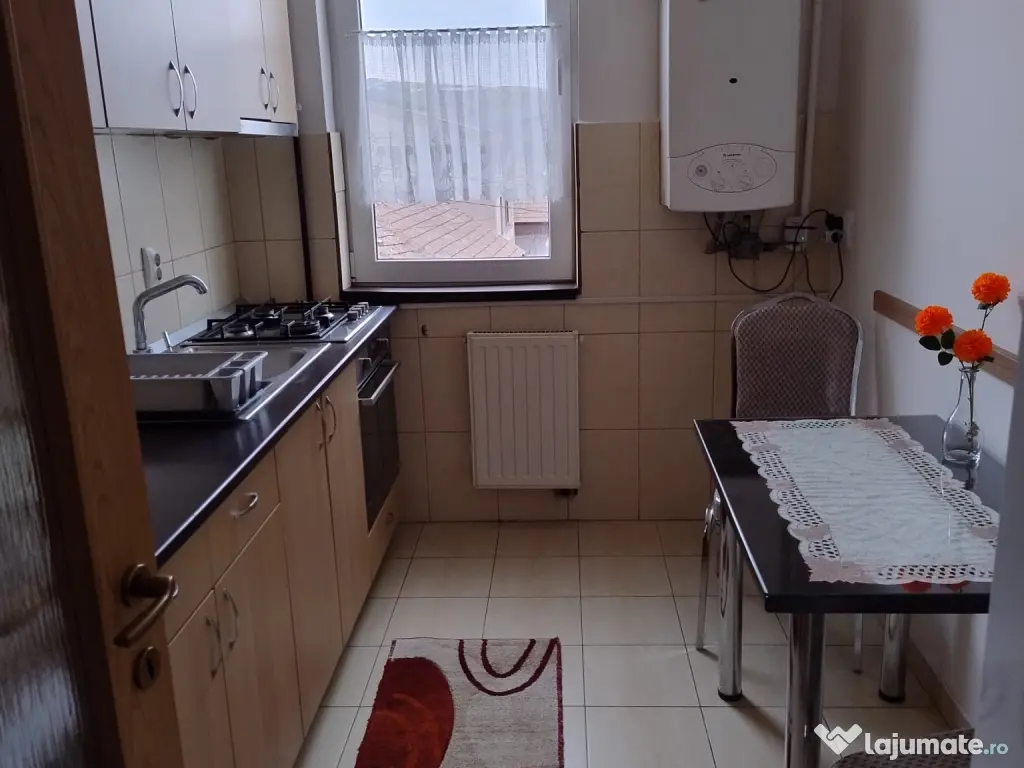Închiriez apartament zona Iris 