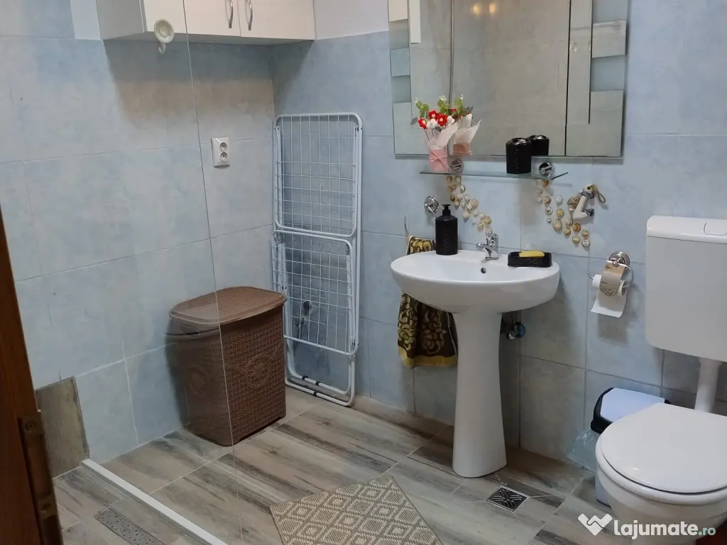 Închiriez apartament zona Iris 