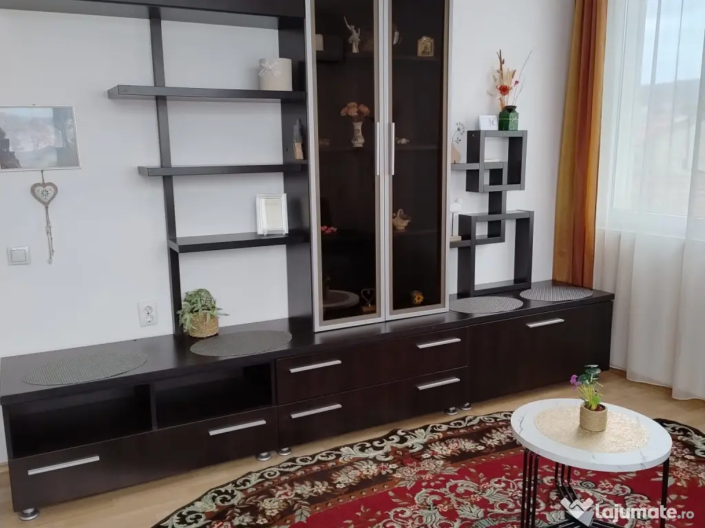 Închiriez apartament zona Iris 