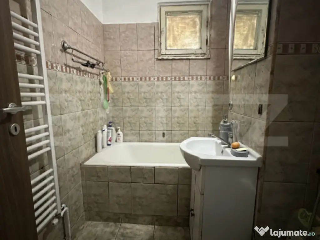 Apartament de vanzare – 3 camere – Dambu Pietros 