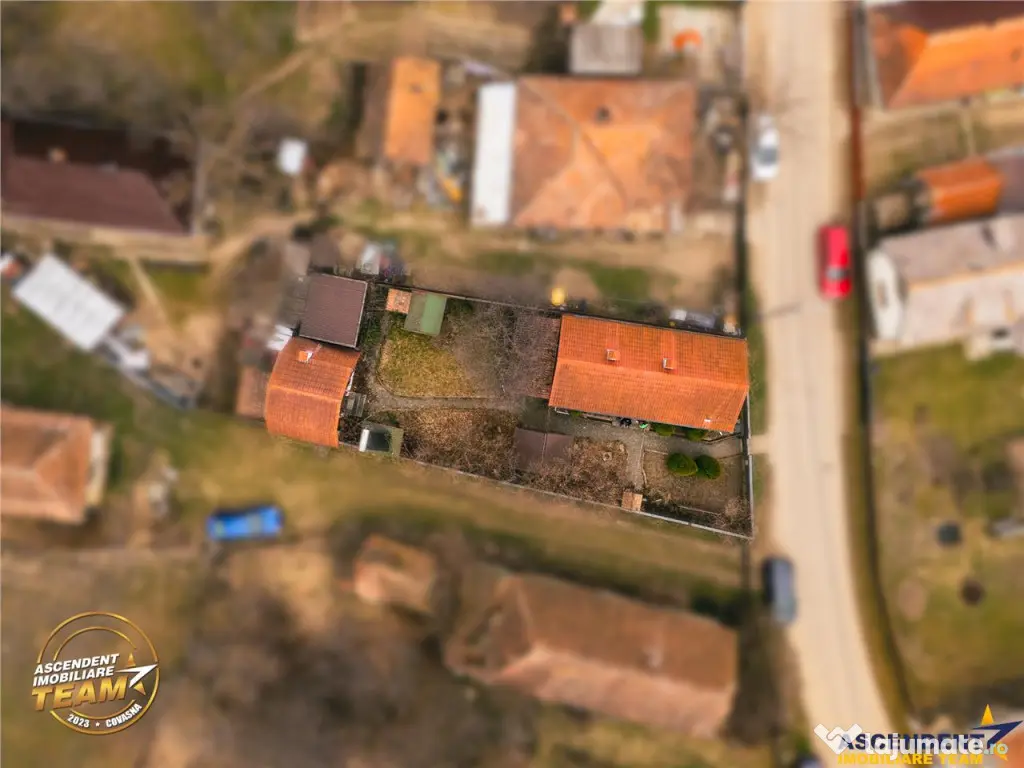 Proprietate cu 2 case in Reci:zona pitoreasca, aer curat,apr 