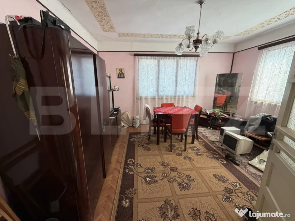 Casă cu 4 camere 120 mp și un teren de 800 mp 