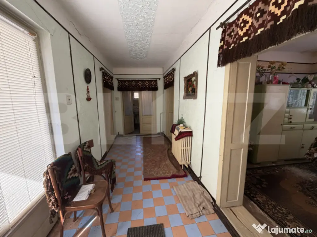 Casă cu 4 camere 120 mp și un teren de 800 mp 