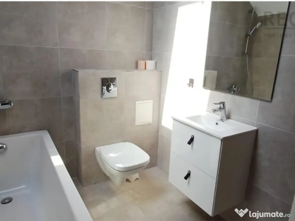 Penthouse 3 camere cu terasa mare si loc de parcare Florilor 