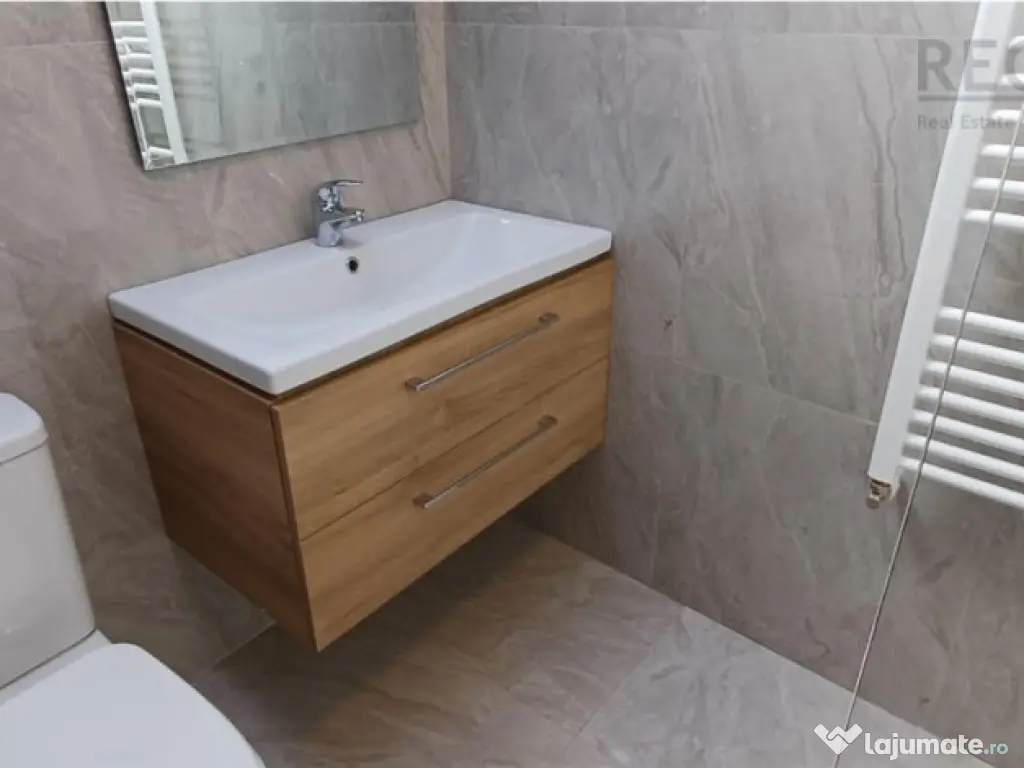 Penthouse 3 camere cu terasa mare si loc de parcare Florilor 